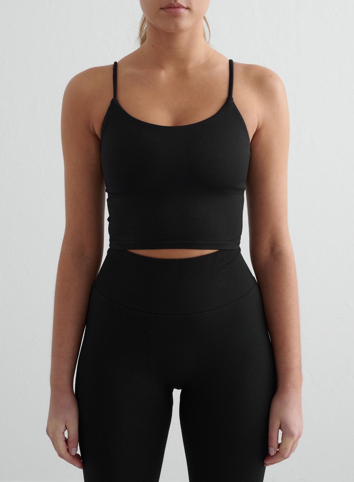 Black Shape Seamless Strap Singlet – AIM'N DE