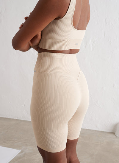 [Das Model trägt XS und ist 170 cm.]