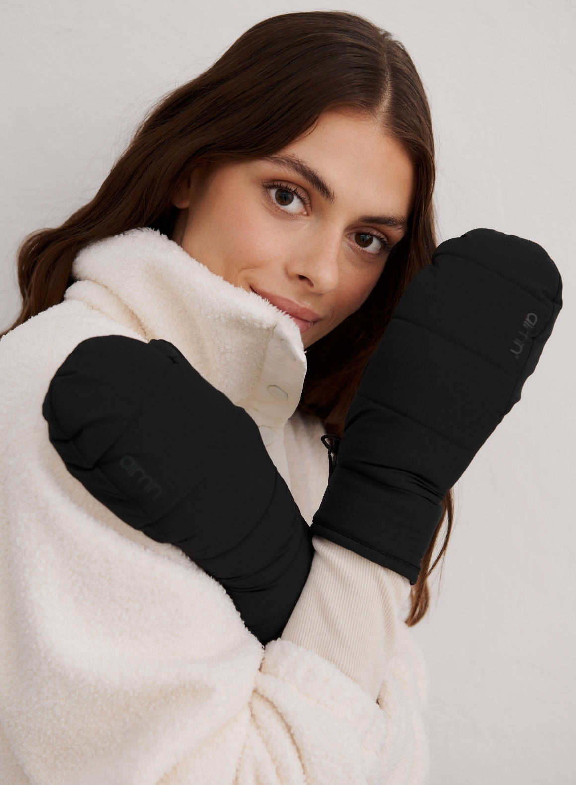 Black Padded Mittens – AIM'N DE